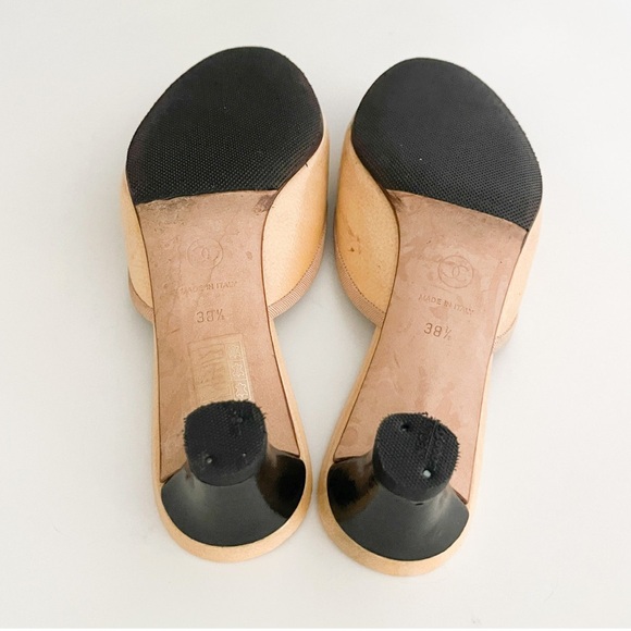 Chanel Iconic "CC" Tan & Black Toe Cap Bow Kitten Mule Heels (US 8 / IT 38.5) - Picture 3 of 5